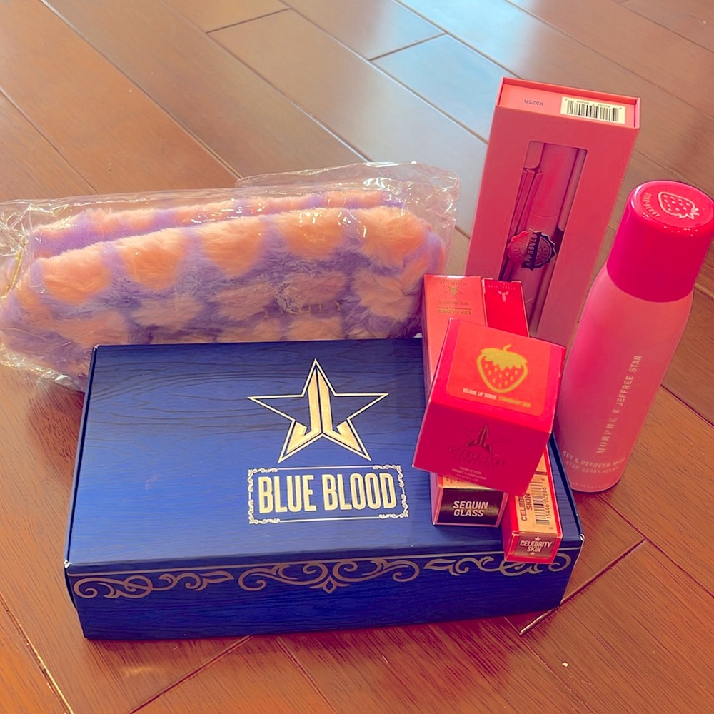 Jeffree star bundle, retail $216